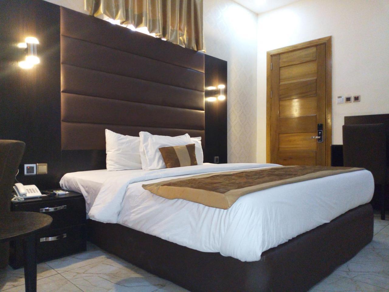 Bana Hotel & Suites Лагос Экстерьер фото