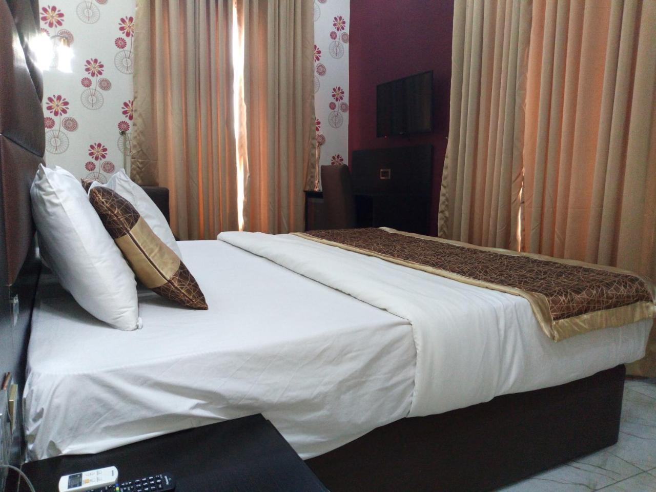 Bana Hotel & Suites Лагос Экстерьер фото