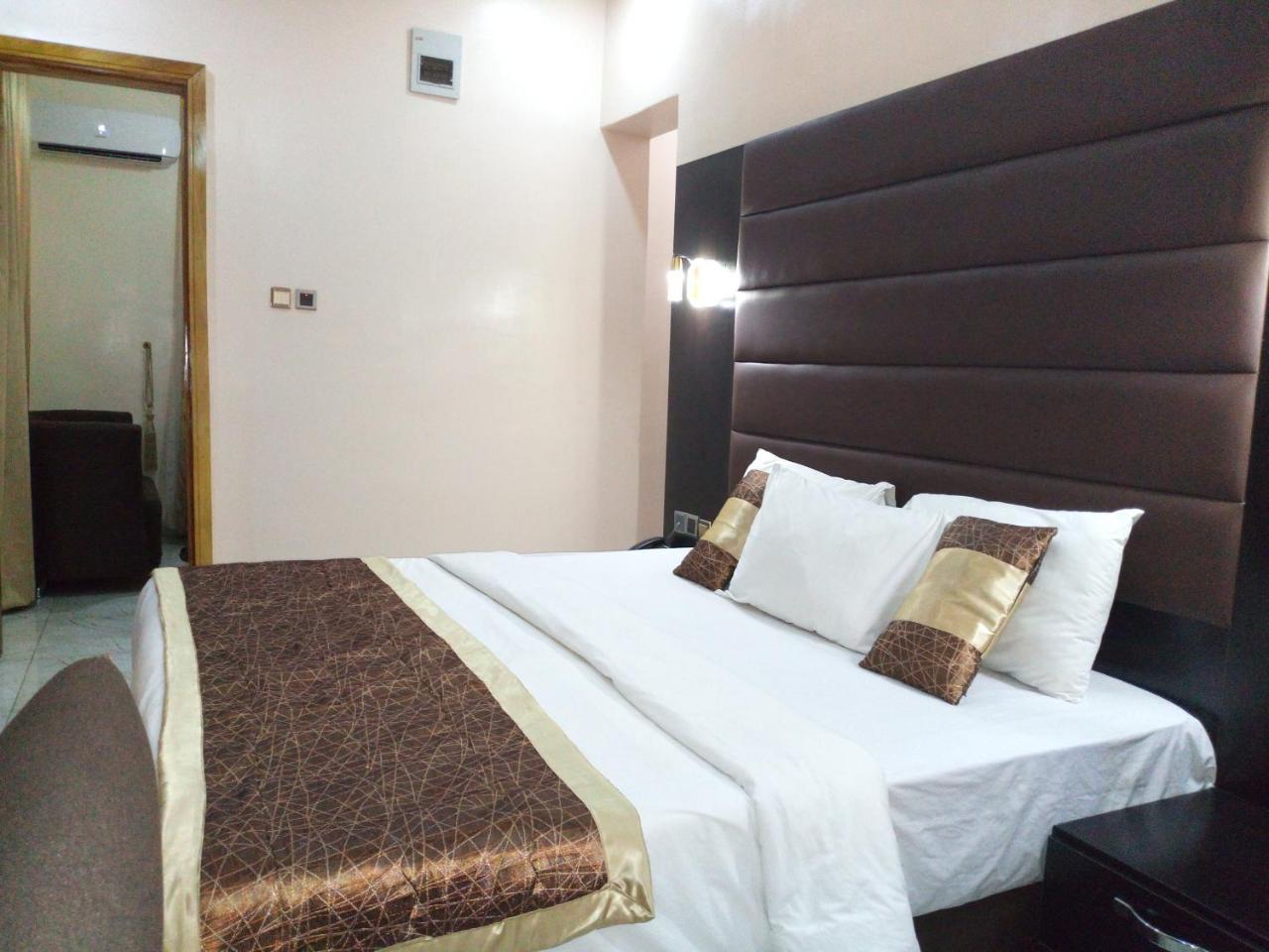Bana Hotel & Suites Лагос Экстерьер фото