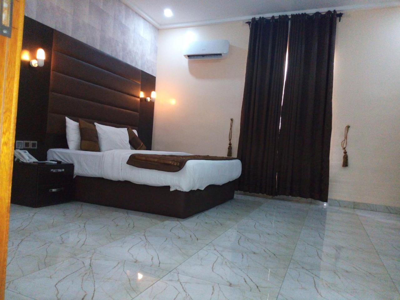 Bana Hotel & Suites Лагос Экстерьер фото